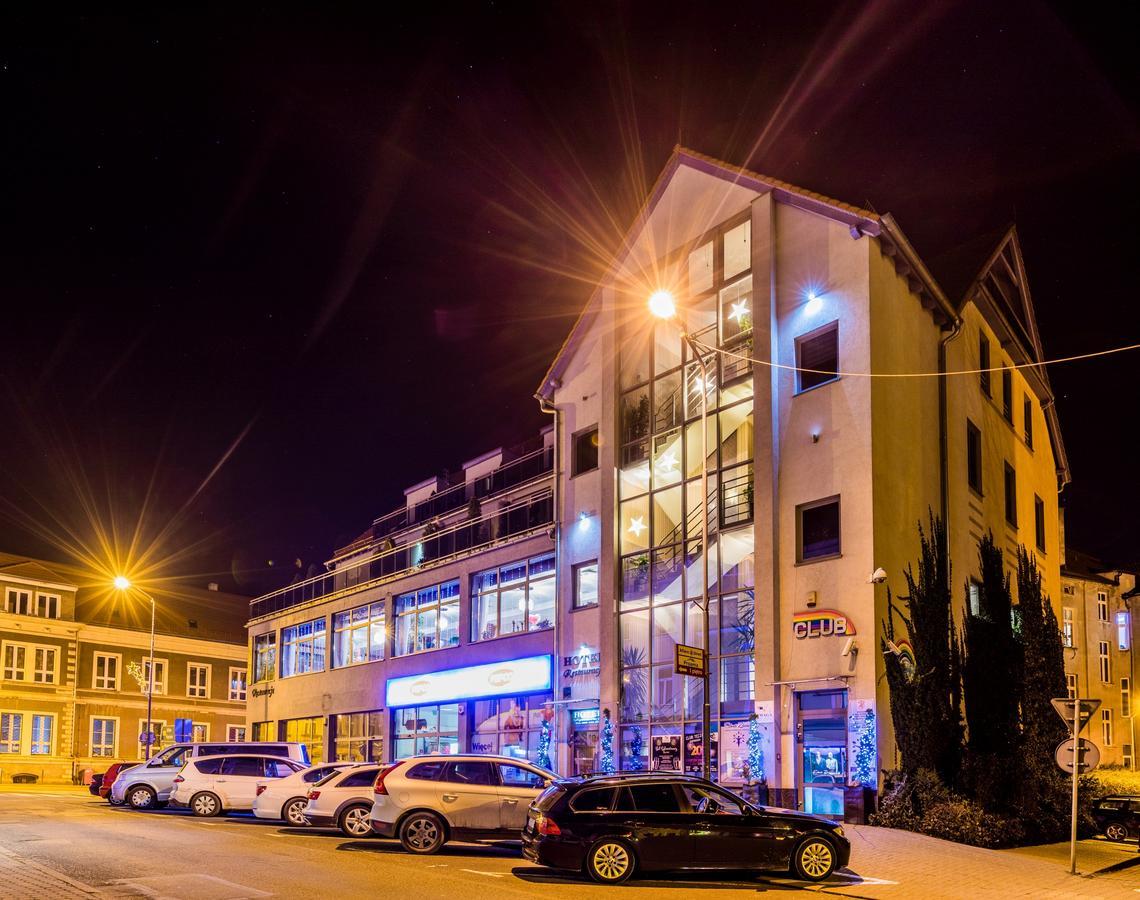 Hotel Restauracja Teczowa Luban Exterior foto